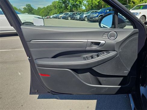 New 2025 Hyundai Sonata Limited image 13