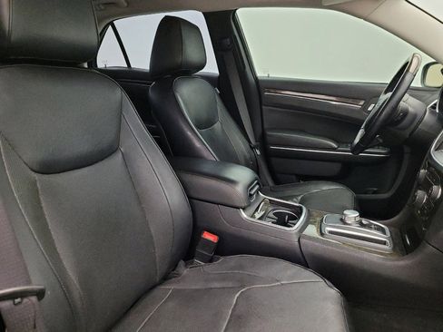Used 2015 Chrysler 300 C RWD image 21