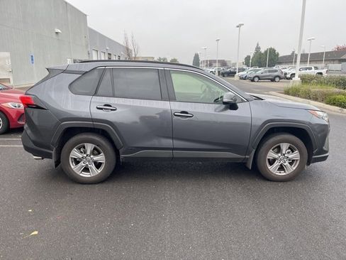 Used 2025 Toyota RAV4 XLE image 4