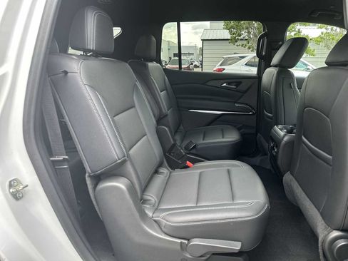 Certified 2025 Chevrolet Traverse LT FWD image 18