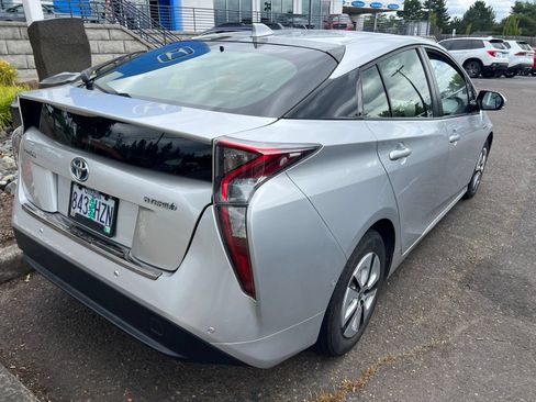 Used 2016 Toyota Prius FWD image 10