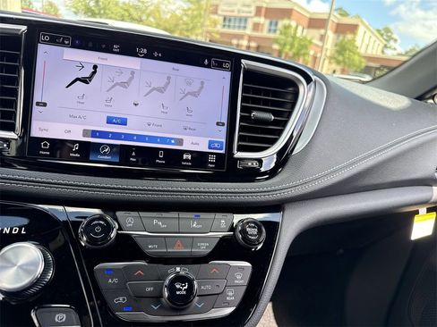 New 2026 Chrysler Pacifica Limited w/ S Appearance Package image 22