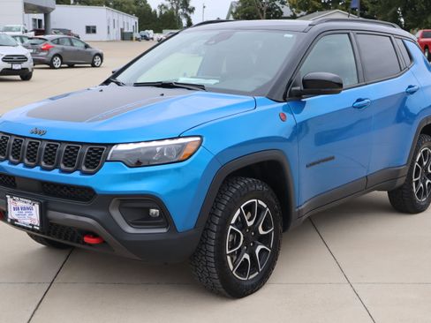 Used 2024 Jeep Compass Trailhawk w/ Trailhawk Elite Group image 2