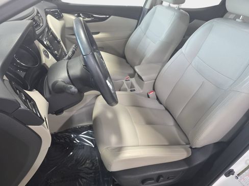 Used 2022 Nissan Rogue Sport SL FWD image 14