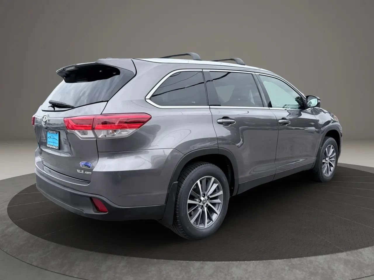 Used 2019 Toyota Highlander XLE AWD/4WD image 4