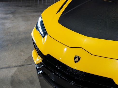 Used 2024 Lamborghini Urus Performante AWD/4WD image 32