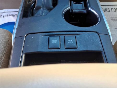 Used 2016 Toyota Camry LE image 19