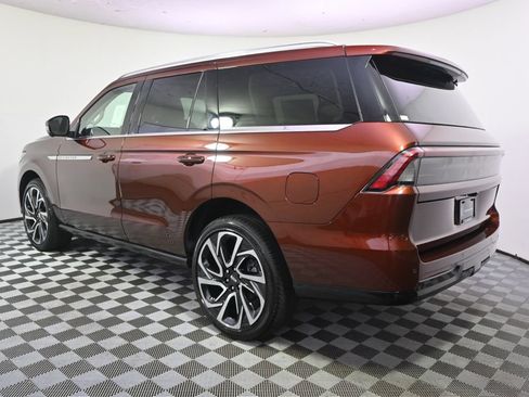New 2027 Lincoln Navigator Reserve AWD/4WD image 3