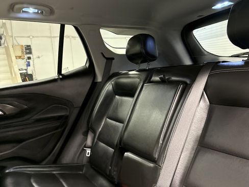Used 2022 GMC Terrain SLT w/ Infotainment Package II image 14