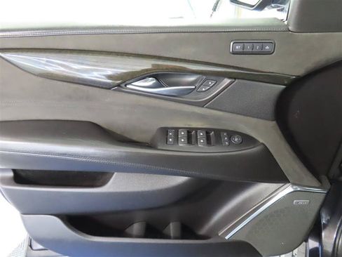 Used 2018 Cadillac Escalade ESV Platinum AWD/4WD image 17