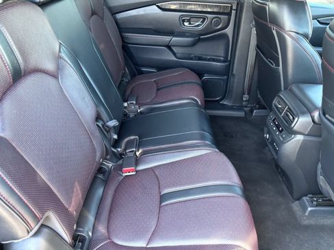 Certified 2025 Honda Pilot Black Edition image 15