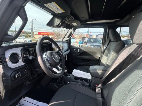New 2026 Jeep Wrangler Unlimited Sahara AWD/4WD image 17