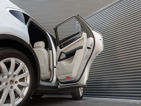 Certified 2019 Porsche Cayenne S AWD/4WD image 30