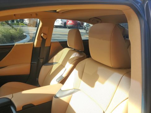 Certified 2022 Lexus ES 350 w/ Premium Package image 17