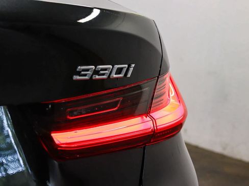 Used 2019 BMW 330i Sedan w/ Premium Package RWD image 11