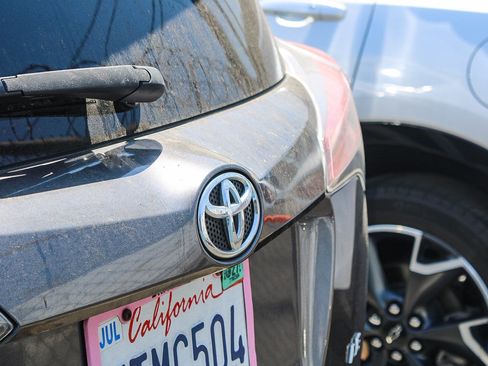 Certified 2016 Toyota RAV4 LE FWD image 10