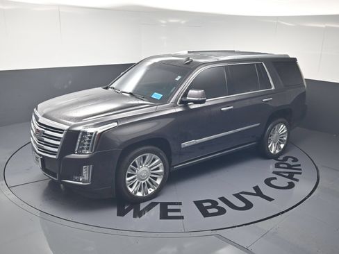 Used 2018 Cadillac Escalade Platinum AWD/4WD image 20