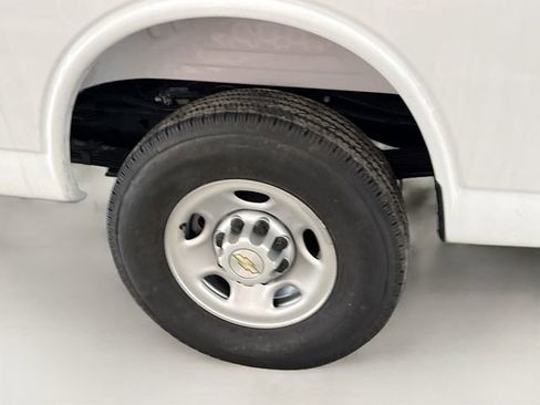 New 2025 Chevrolet Express 3500 Work Van w/ Driver Convenience Package image 29