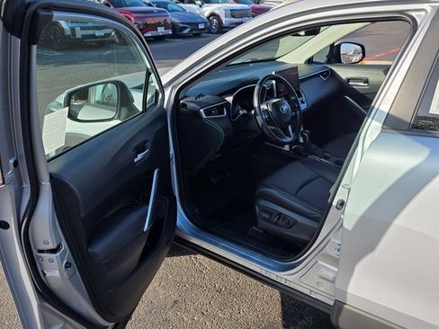 Used 2023 Toyota Corolla Cross XLE image 38