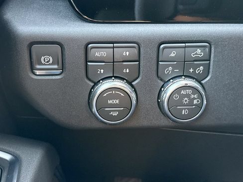 New 2026 GMC Sierra 1500 Elevation w/ Elevation Premium Package AWD/4WD image 18