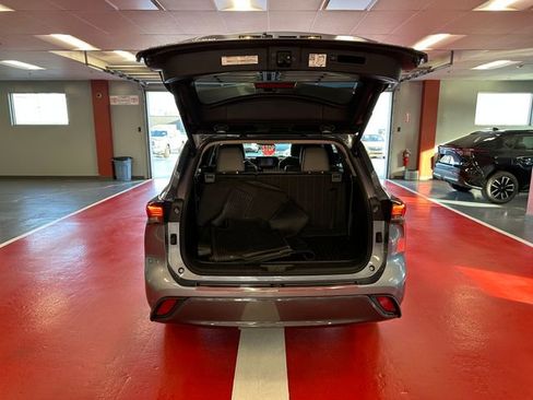 Used 2022 Toyota Highlander Limited FWD image 25