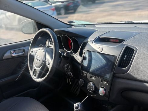 Used 2011 Kia Forte SX image 28