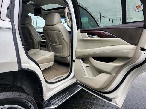 Used 2015 Cadillac Escalade Premium image 33