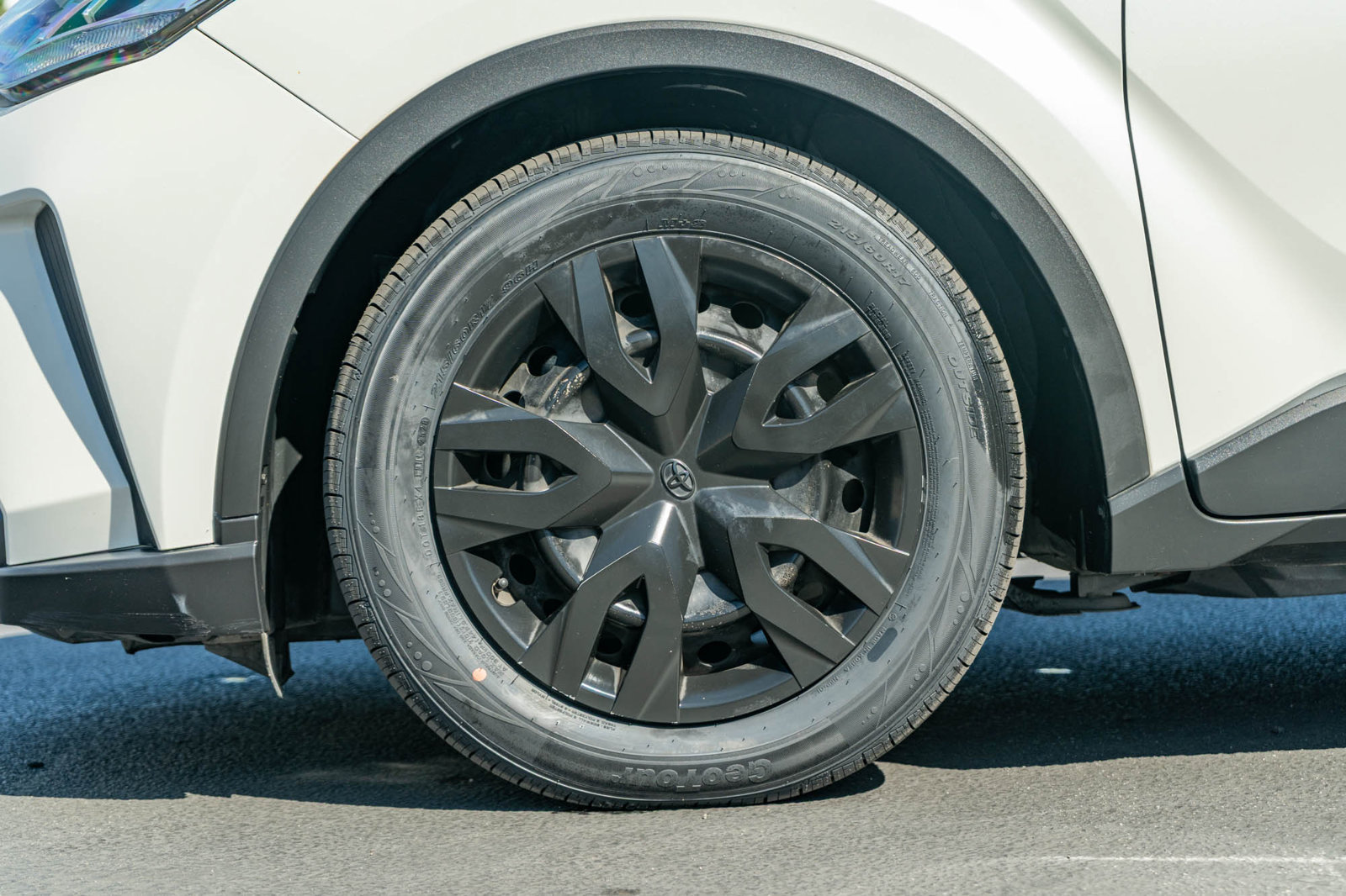 Certified 2021 Toyota C-HR LE FWD image 5