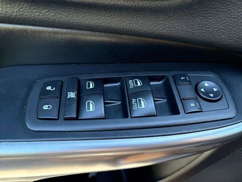 Used 2020 Jeep Cherokee Latitude Plus AWD/4WD image 12