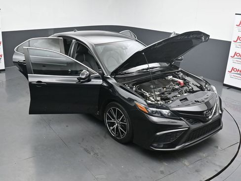 Used 2022 Toyota Camry SE FWD image 39