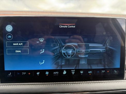 New 2025 Lincoln Corsair Reserve w/ Towing Package image 22