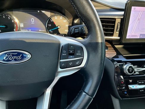 Used 2021 Ford Explorer Limited w/ Equipment Group 301A AWD/4WD image 12