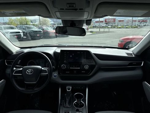Used 2021 Toyota Highlander LE image 16