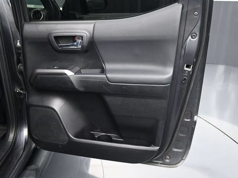 Used 2020 Toyota Tacoma TRD Off-Road AWD/4WD image 13