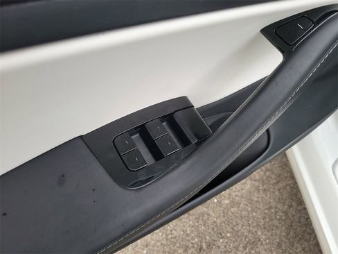 Used 2020 Tesla Model 3 Standard Range Plus image 17