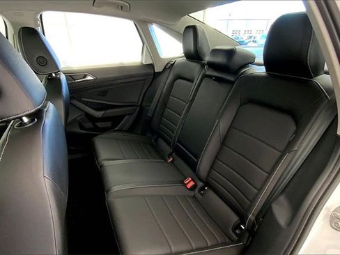 Used 2023 Volkswagen Jetta SE w/ Panoramic Sunroof Package image 26