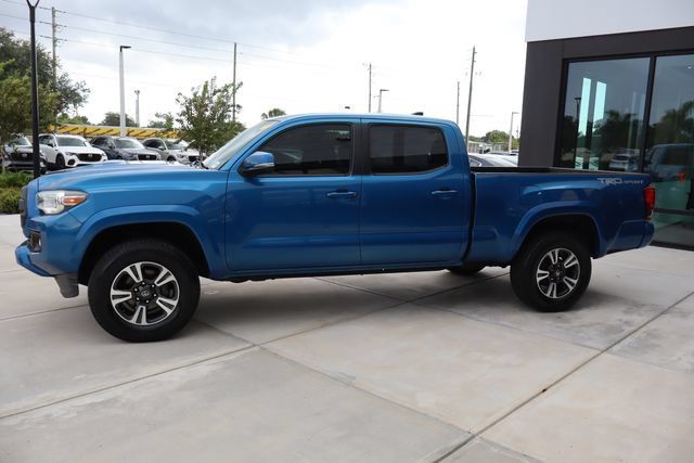 Used 2017 Toyota Tacoma TRD Sport w/ Tow Package RWD image 7