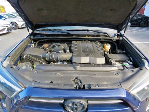 Used 2020 Toyota 4Runner SR5 image 33