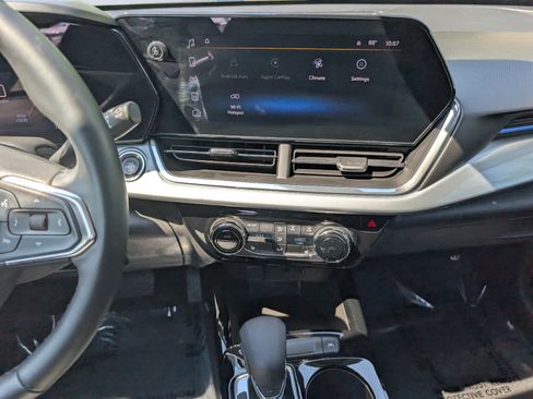 Certified 2025 Chevrolet Trax LT w/ Driver Confidence Package FWD image 17