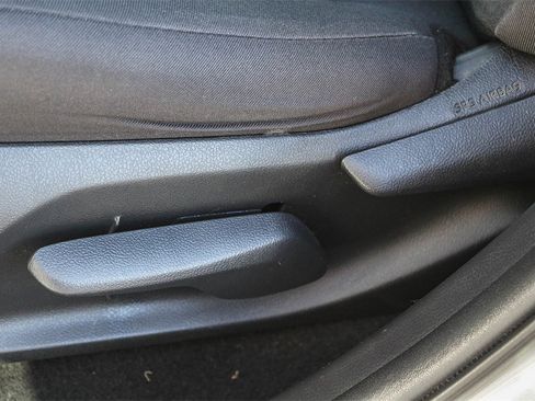 Used 2021 Toyota RAV4 LE image 27