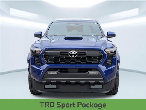 Used 2025 Toyota Tacoma TRD Sport AWD/4WD image 11