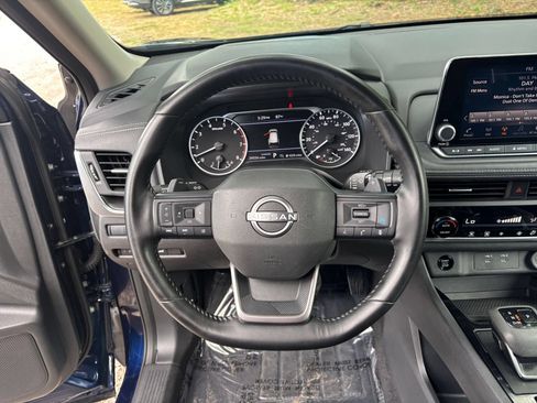 Used 2025 Nissan Rogue SV FWD image 30