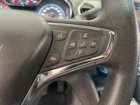 Used 2018 Chevrolet Cruze LT FWD image 12
