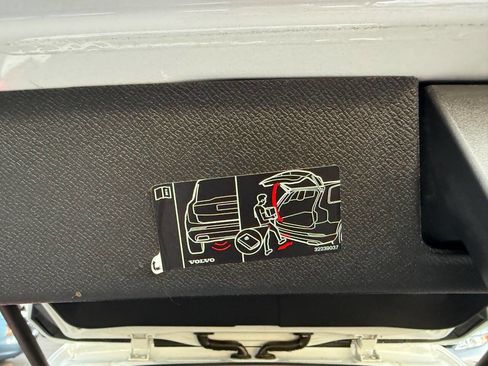 Used 2022 Volvo XC90 T6 Momentum w/ Advanced Package image 18