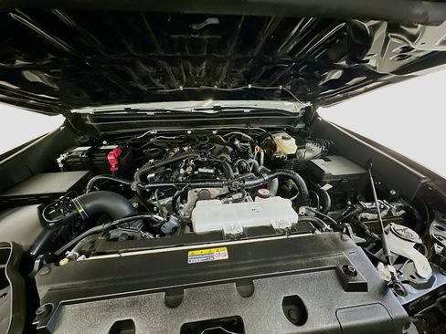 Used 2025 Toyota Tacoma TRD Off-Road image 34