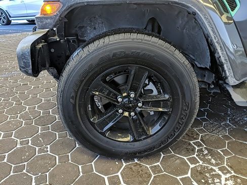 Used 2021 Jeep Wrangler Unlimited Sahara w/ Cold Weather Group image 9