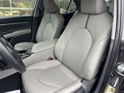 Used 2023 Toyota Camry SE image 18
