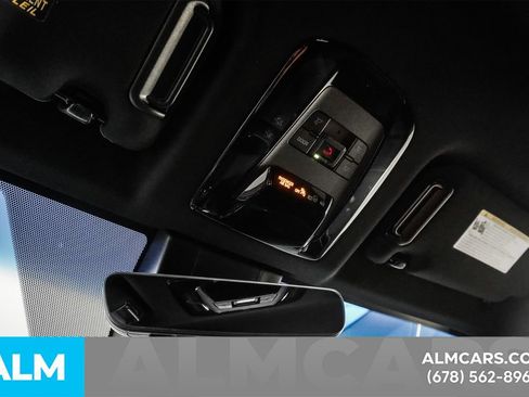 Used 2022 Toyota Venza XLE image 54