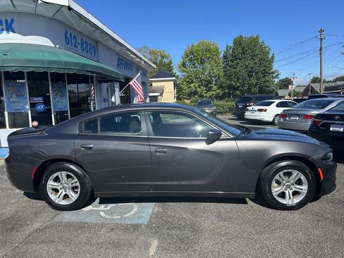 Used 2021 Dodge Charger SXT image 5