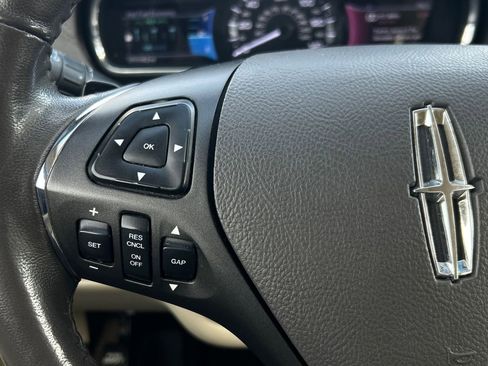 Used 2013 Lincoln MKT EcoBoost image 31